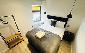 London 99 Apartment, Top Trendy Location